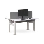 Meja kerja dua orang  saling berhadapan  dengan fitur naik-turun  (height-adjustable desk).